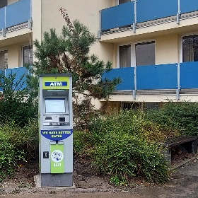 Nový bankomat instalován před Thalerovou kolejí